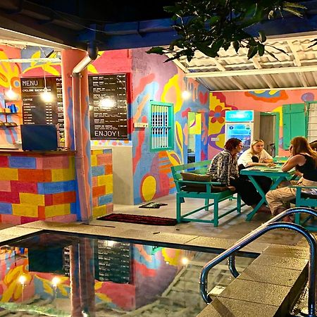 Cycling Backpacker Hostel & Cafe Unawatuna Exterior foto