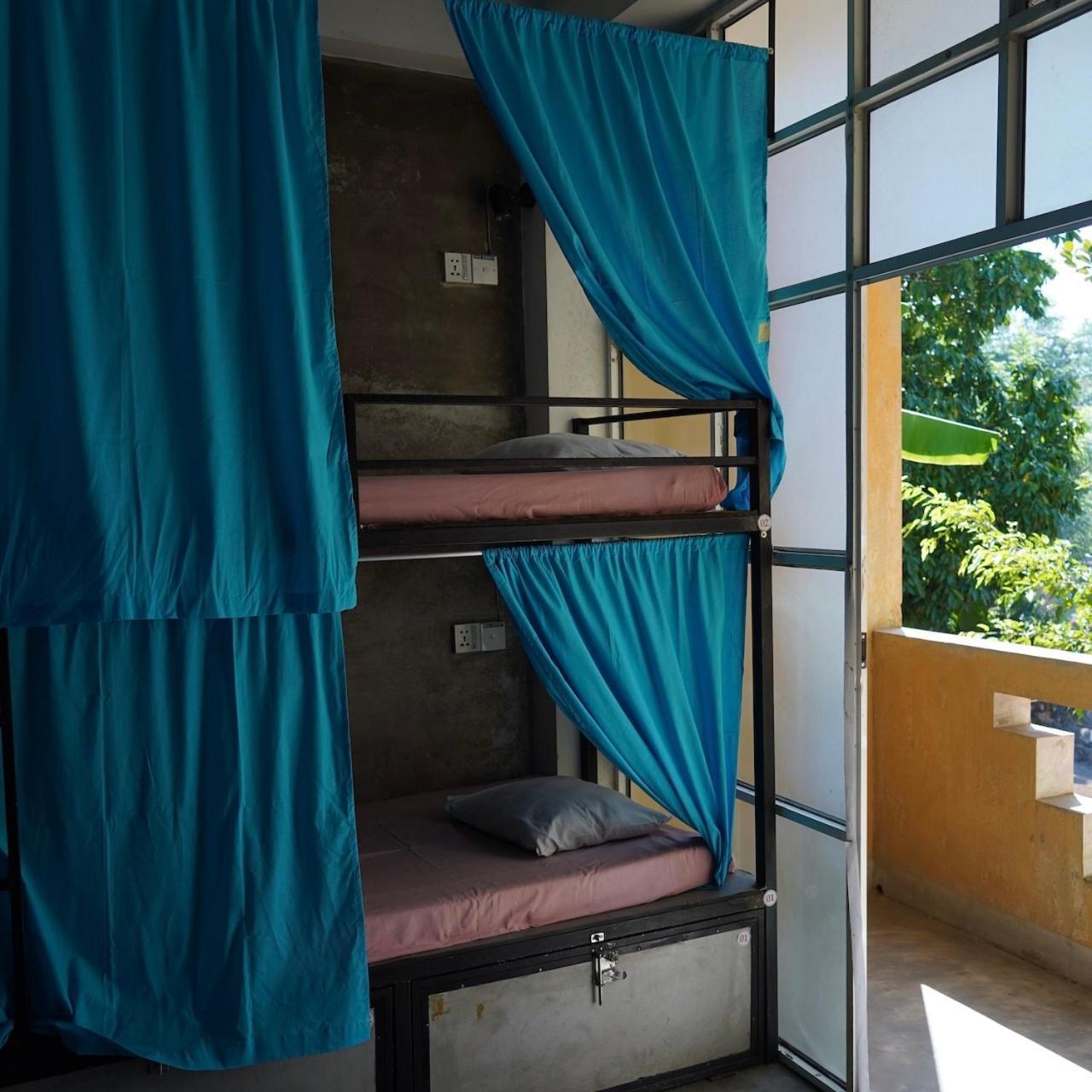 Cycling Backpacker Hostel & Cafe Unawatuna Exterior foto