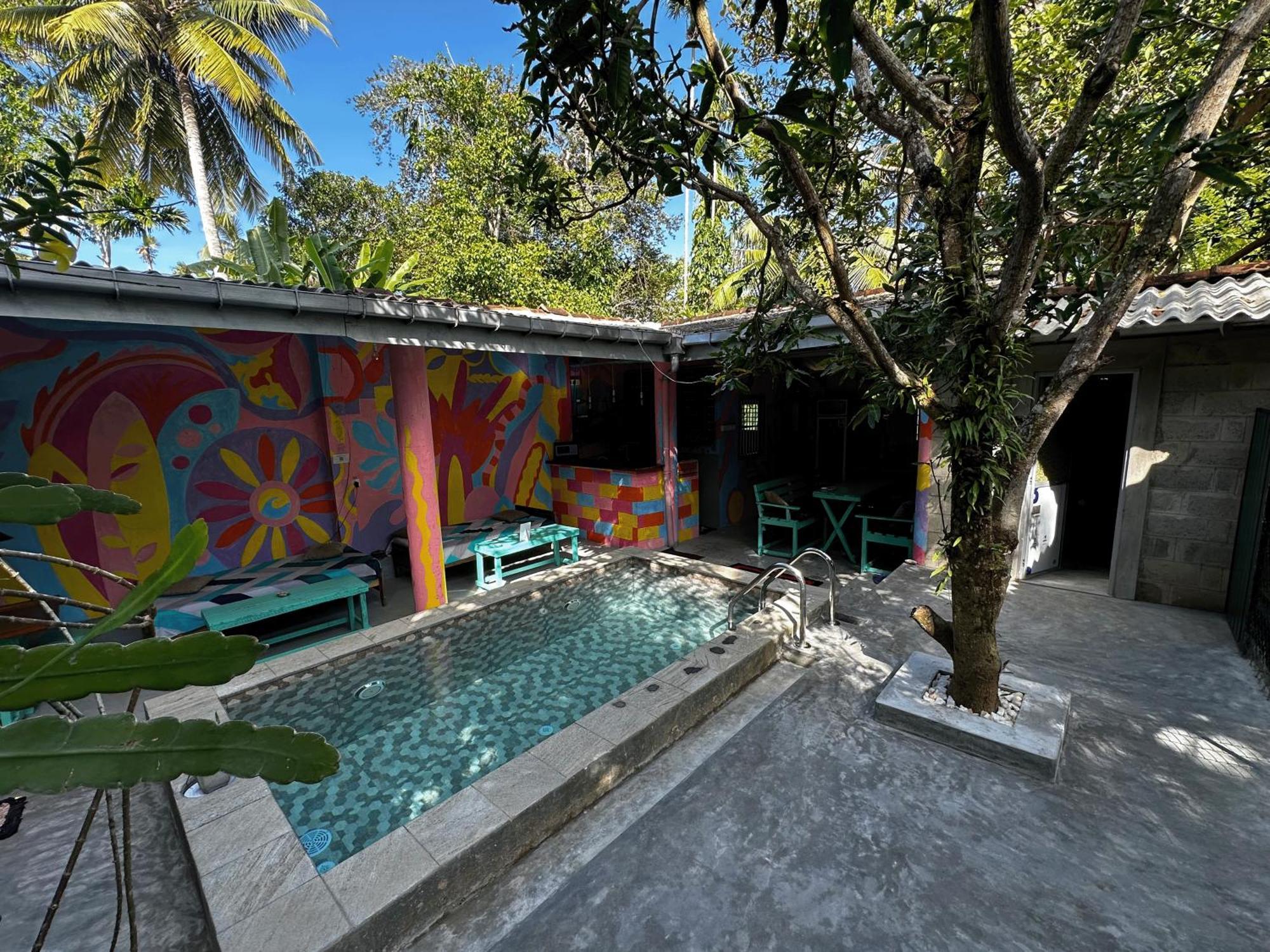 Cycling Backpacker Hostel & Cafe Unawatuna Exterior foto